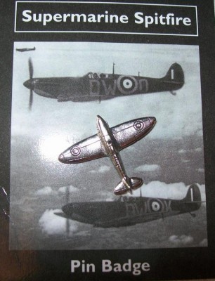 pin-spitfire-fighter-battle-britain-ww2